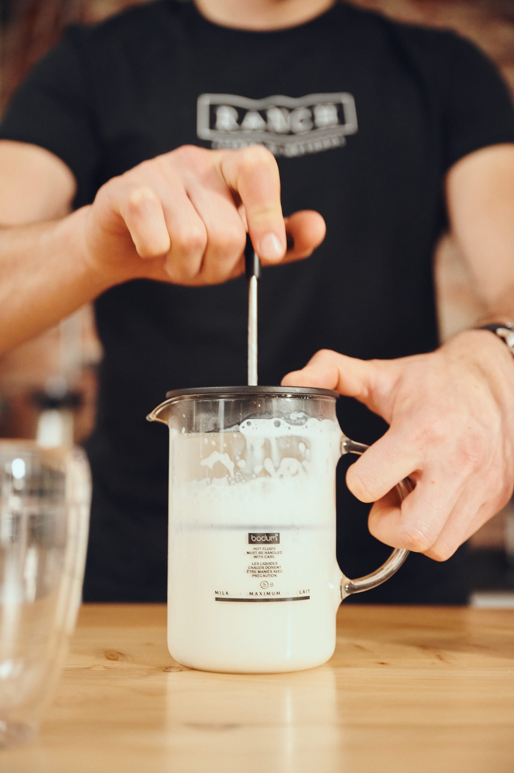 Cómo usar el batidor de leche Latteo de Bodum 